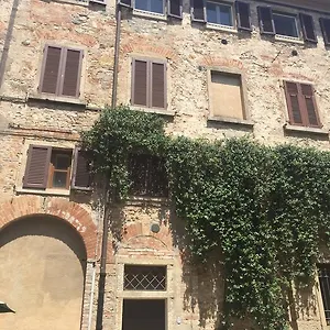 Lauretta Apartment